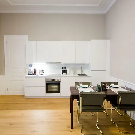 Studio Apartments Urania - Mai'S Apartments Wenen Buitenkant foto
