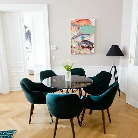 Studio Apartments Urania - Mai'S Apartments Wenen Buitenkant foto