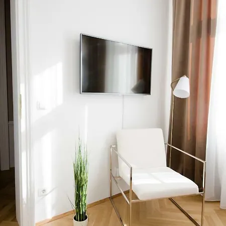 Studio Apartments Urania - Mai'S Apartments Wenen Buitenkant foto