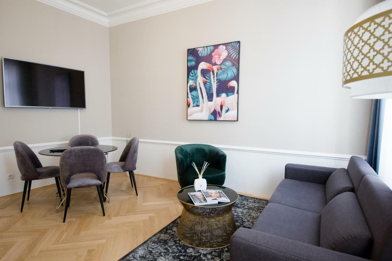 Urania - Mai's Apartment Wien